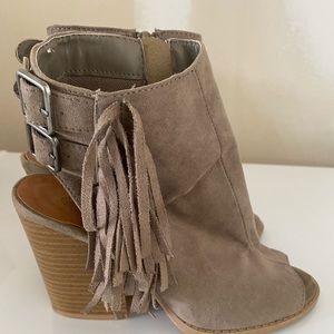 Sz 6 Taupe/Tan Faux Suede Booties